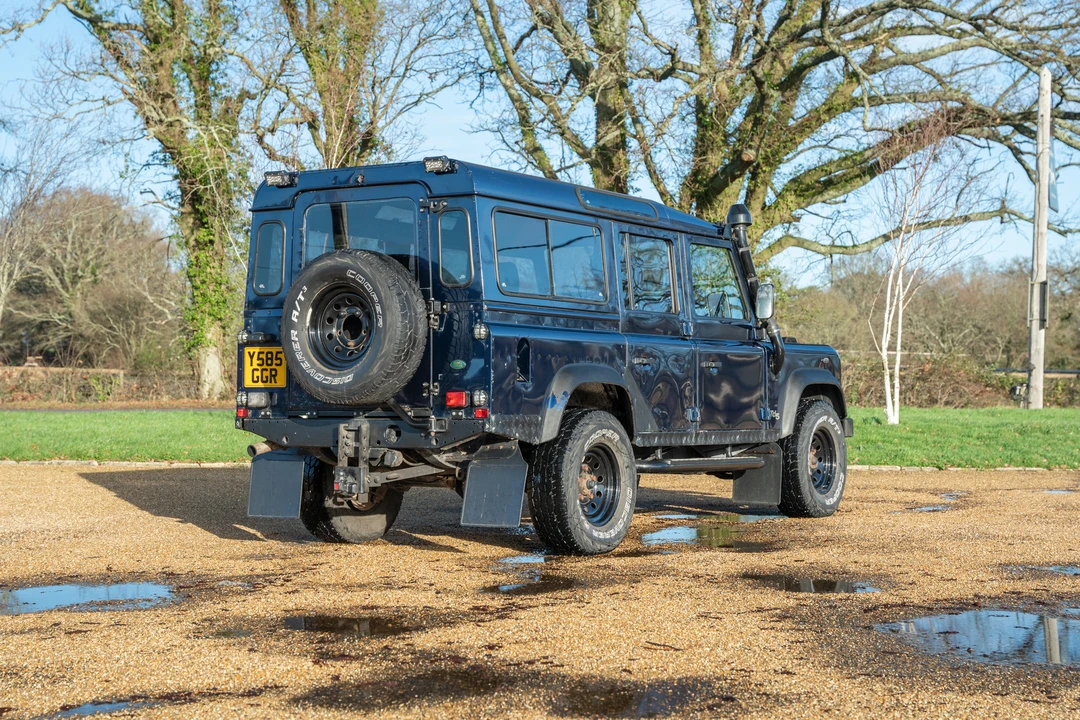 2001 Land Rover Defender 110 - Image 6 of 31