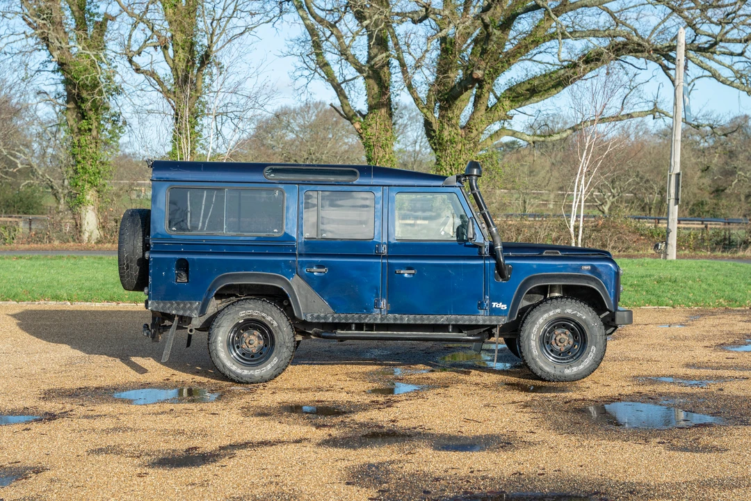 2001 Land Rover Defender 110 - Image 20 of 31