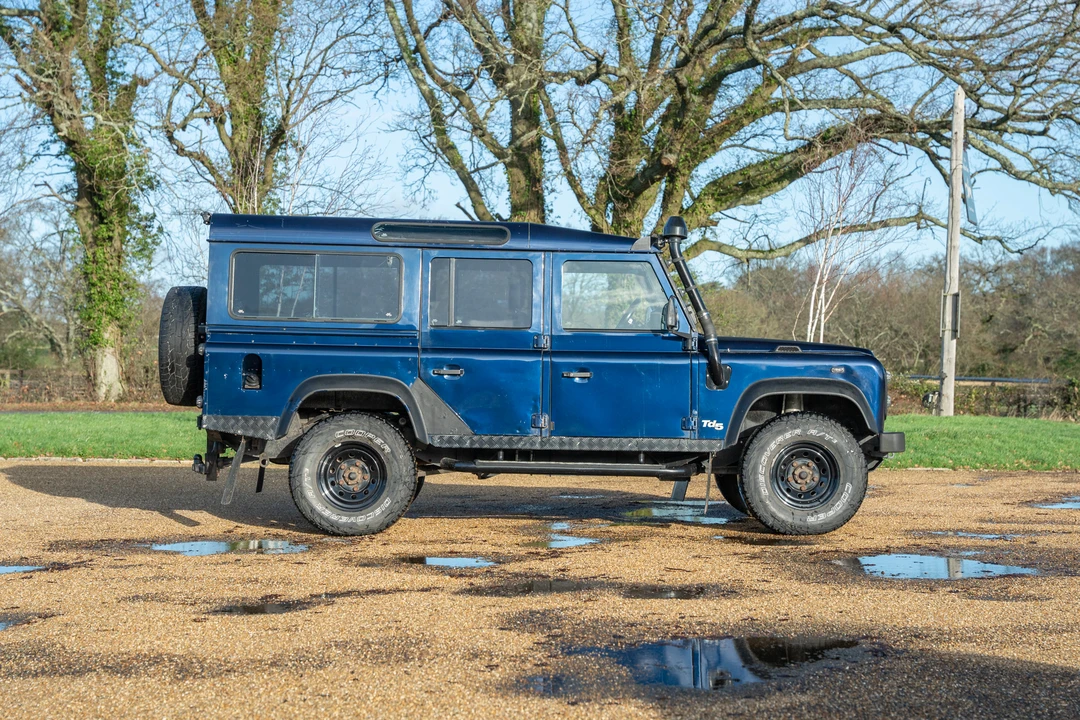 2001 Land Rover Defender 110 - Image 5 of 31