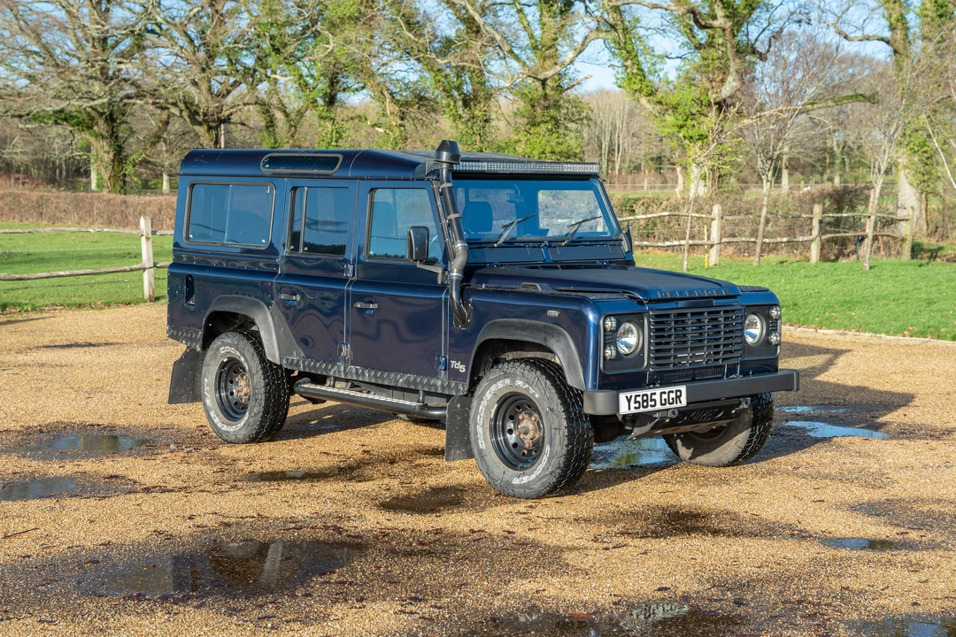 2001 Land Rover Defender 110 - Image 12 of 31