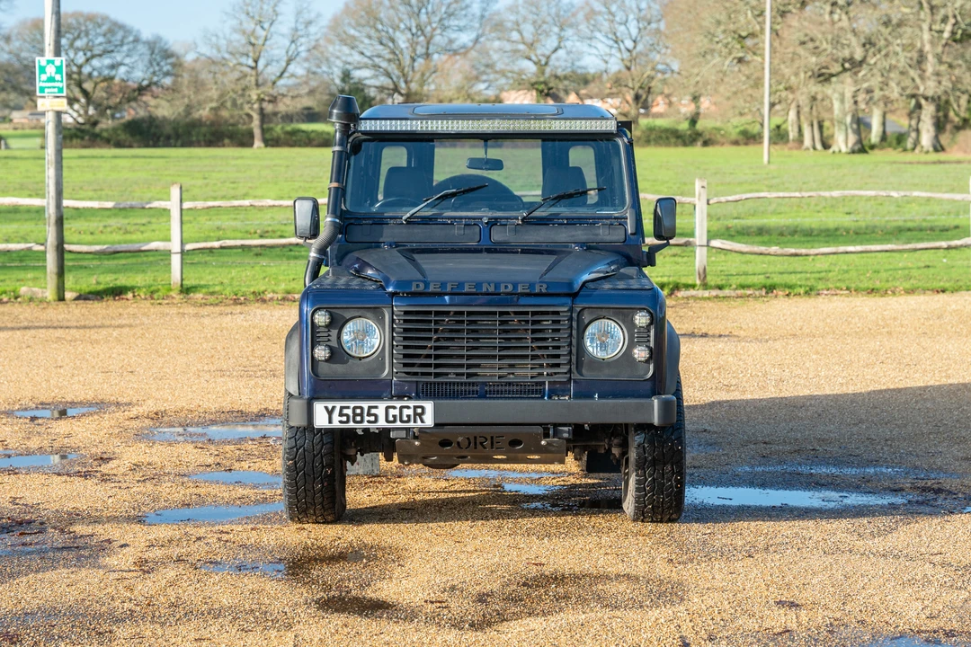 2001 Land Rover Defender 110 - Image 11 of 31