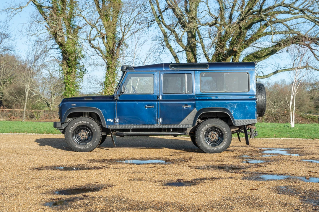 2001 Land Rover Defender 110 - Image 9 of 31