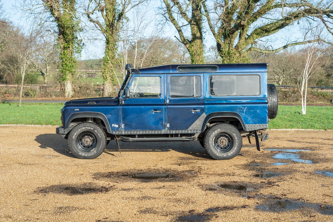 2001 Land Rover Defender 110 - Image 16 of 31