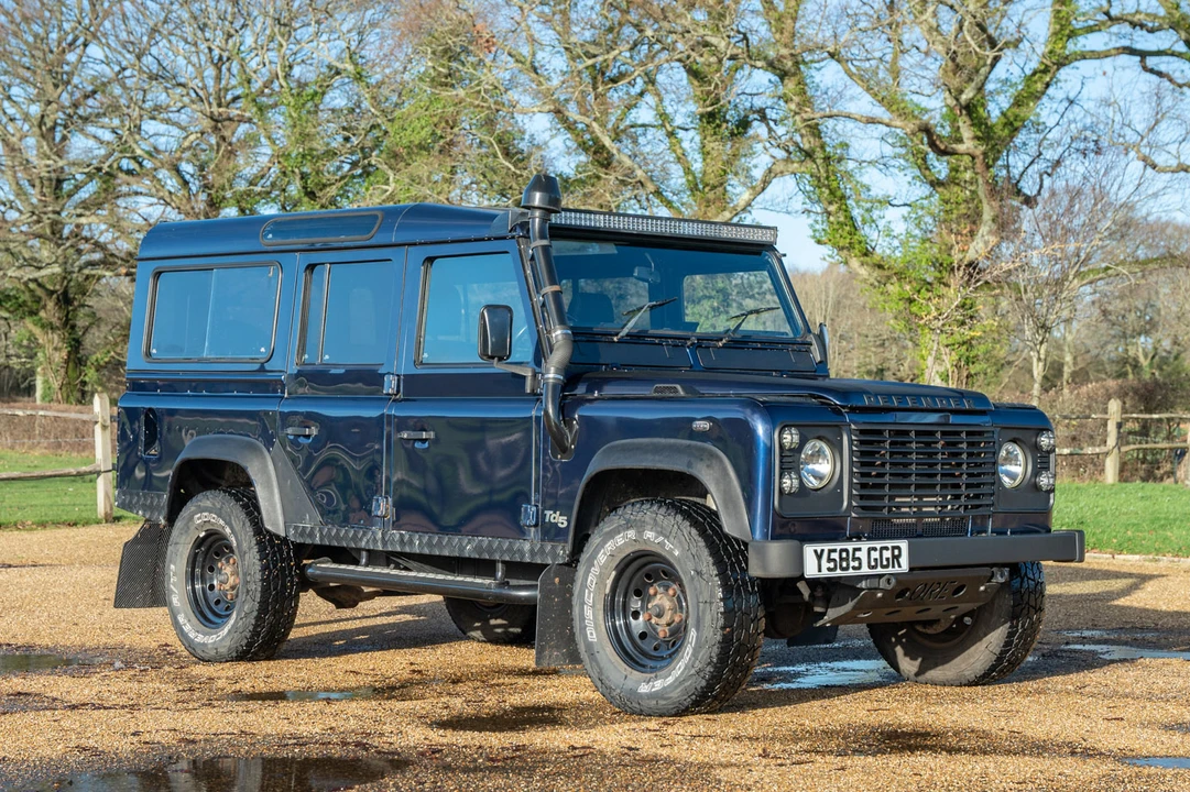 2001 Land Rover Defender 110 - Image 2 of 31
