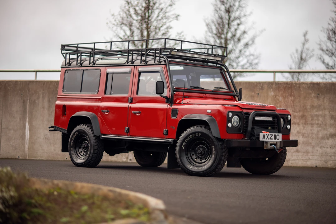2001 Land Rover Defender 110 - Image 11 of 31