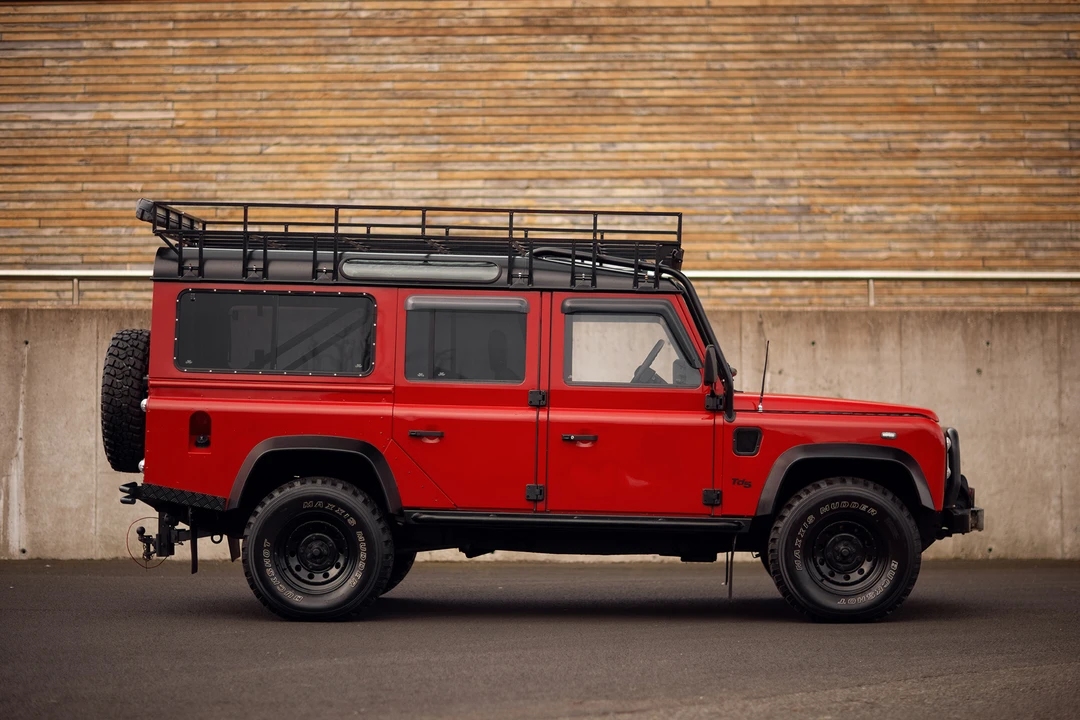 2001 Land Rover Defender 110 - Image 5 of 31