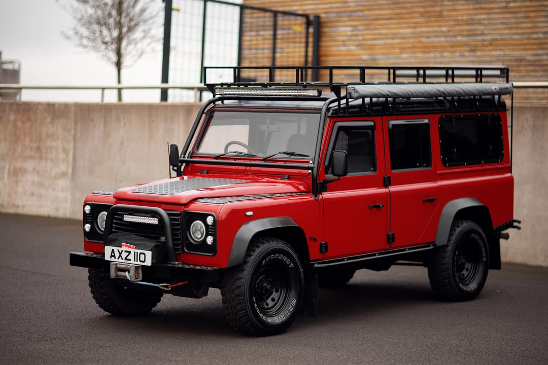 2001 Land Rover Defender 110 - Image 10 of 31