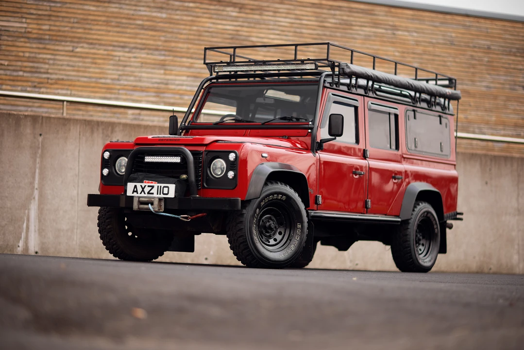 2001 Land Rover Defender 110 - Image 15 of 31