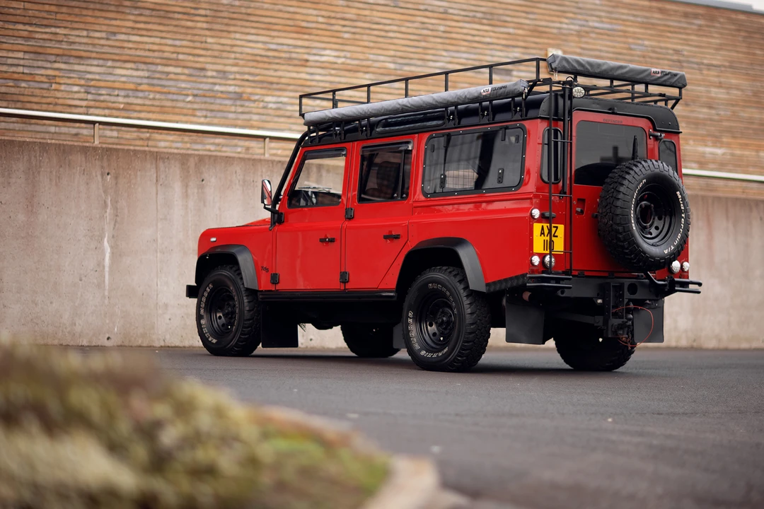 2001 Land Rover Defender 110 - Image 8 of 31