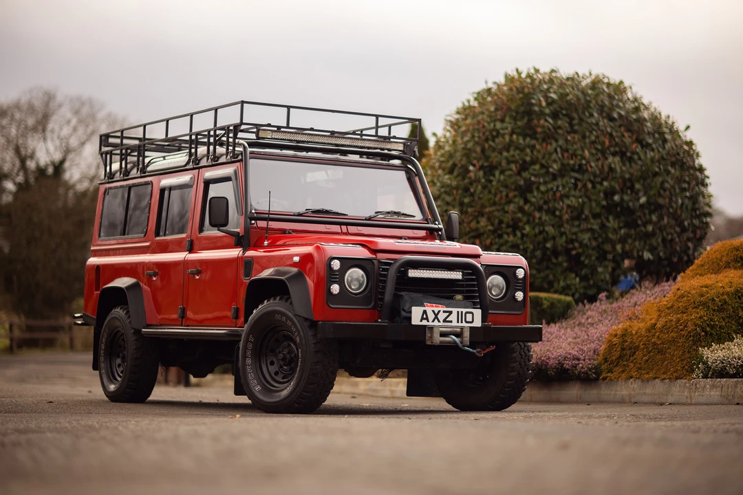 2001 Land Rover Defender 110 - Image 19 of 31