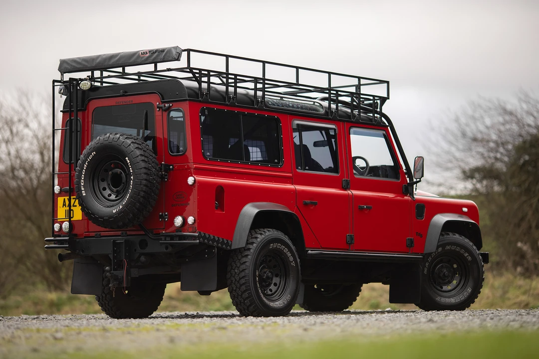 2001 Land Rover Defender 110 - Image 6 of 31