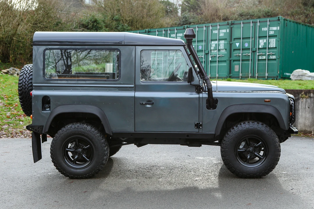 2001 Land Rover Defender 90 - Image 9 of 31