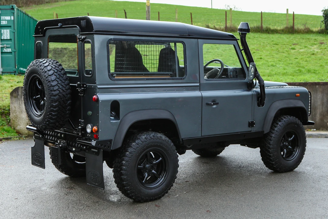 2001 Land Rover Defender 90 - Image 8 of 31