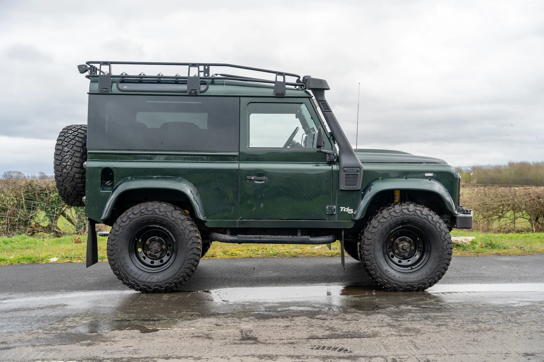 2001 Land Rover Defender 90 - Image 8 of 31