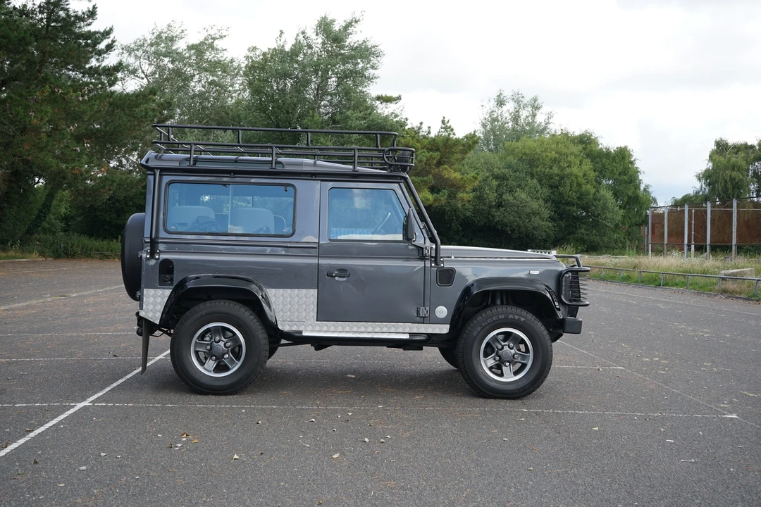 2001 Land Rover Defender 90 - Image 5 of 31