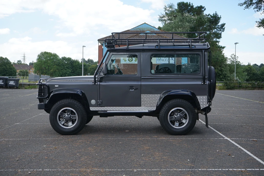 2001 Land Rover Defender 90 - Image 9 of 31
