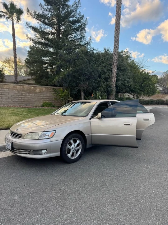 2001 Lexus ES 2nd Gen - Image 3 of 8