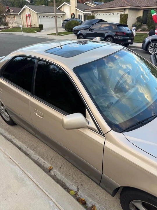2001 Lexus ES 2nd Gen - Image 4 of 8