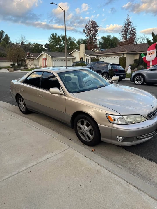 2001 Lexus ES 2nd Gen - Image 2 of 8