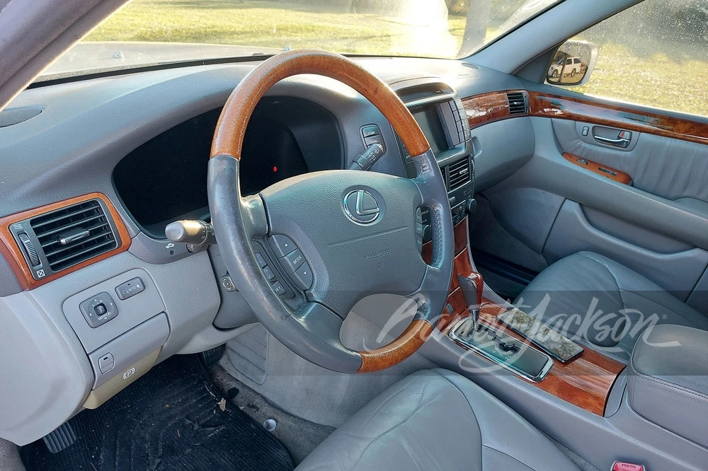 2001 Lexus LS 3rd Gen - Image 3 of 12