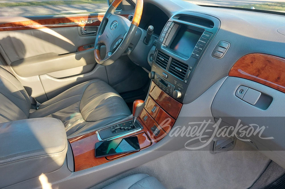 2001 Lexus LS 3rd Gen - Image 4 of 12