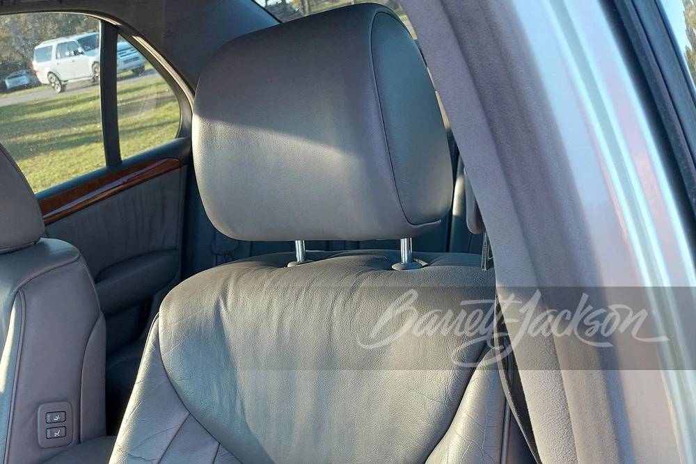 2001 Lexus LS 3rd Gen - Image 11 of 12
