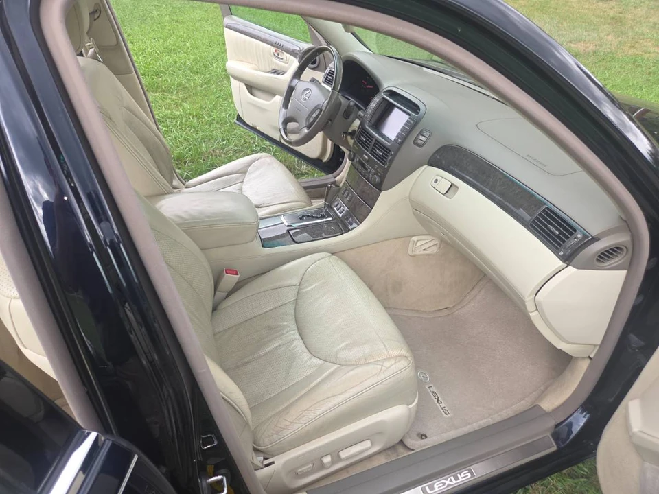 2001 Lexus LS 3rd Gen - Image 19 of 24