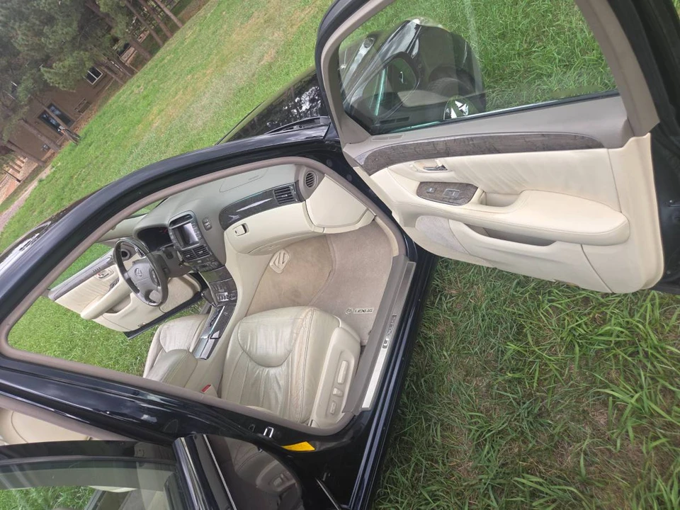 2001 Lexus LS 3rd Gen - Image 21 of 24