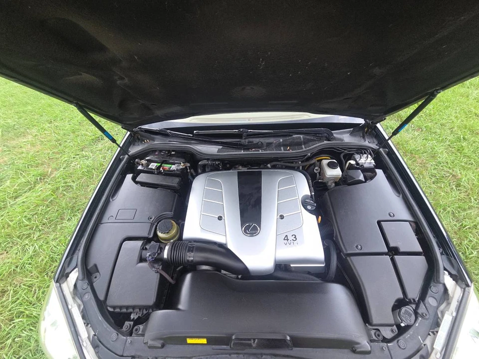 2001 Lexus LS 3rd Gen - Image 16 of 24