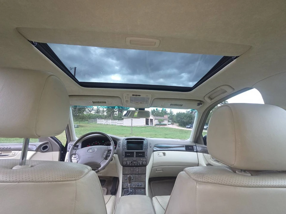 2001 Lexus LS 3rd Gen - Image 23 of 24