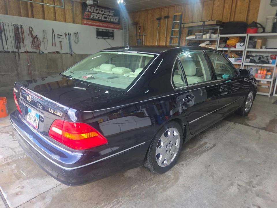 2001 Lexus LS 3rd Gen - Image 10 of 24