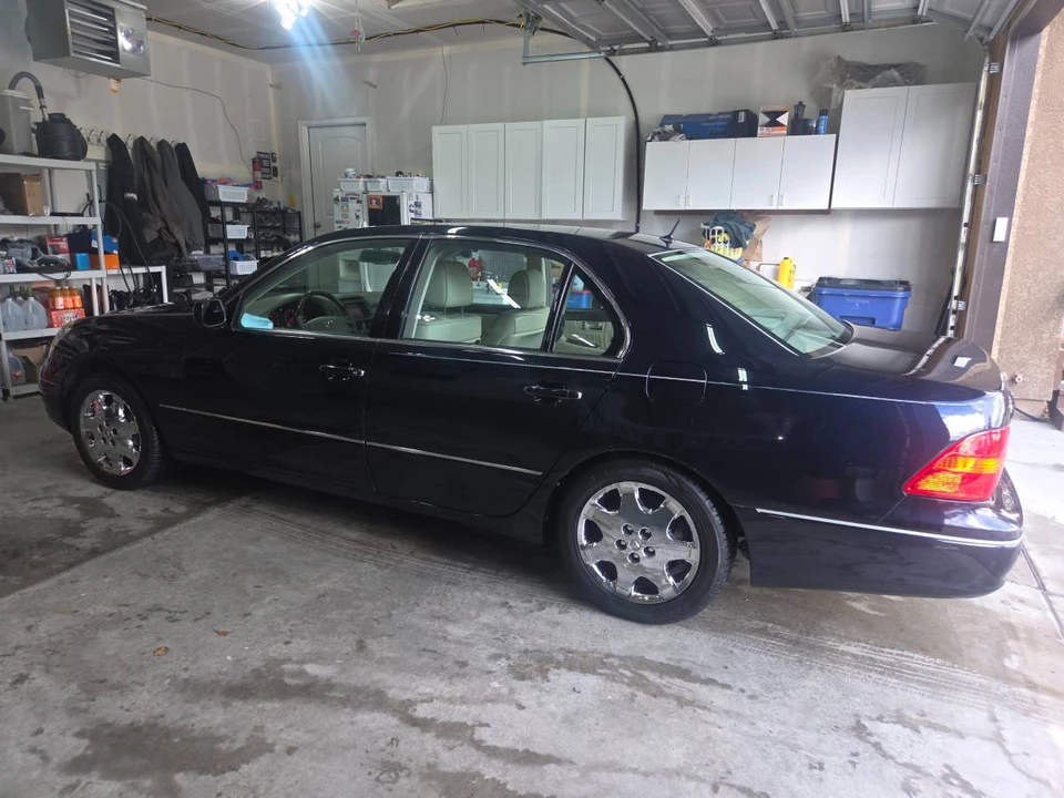 2001 Lexus LS 3rd Gen - Image 12 of 24