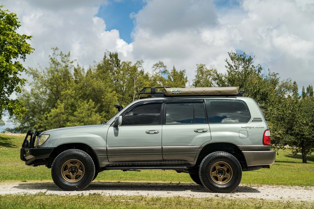 2001 Lexus LX 2nd Gen - Image 2 of 24