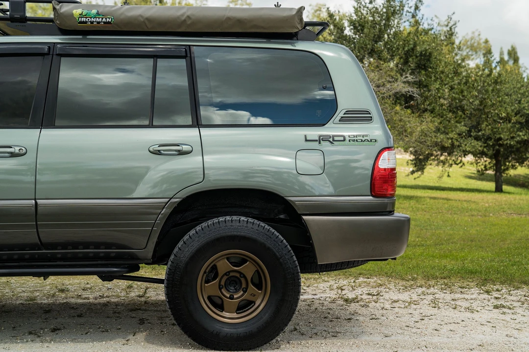 2001 Lexus LX 2nd Gen - Image 4 of 24