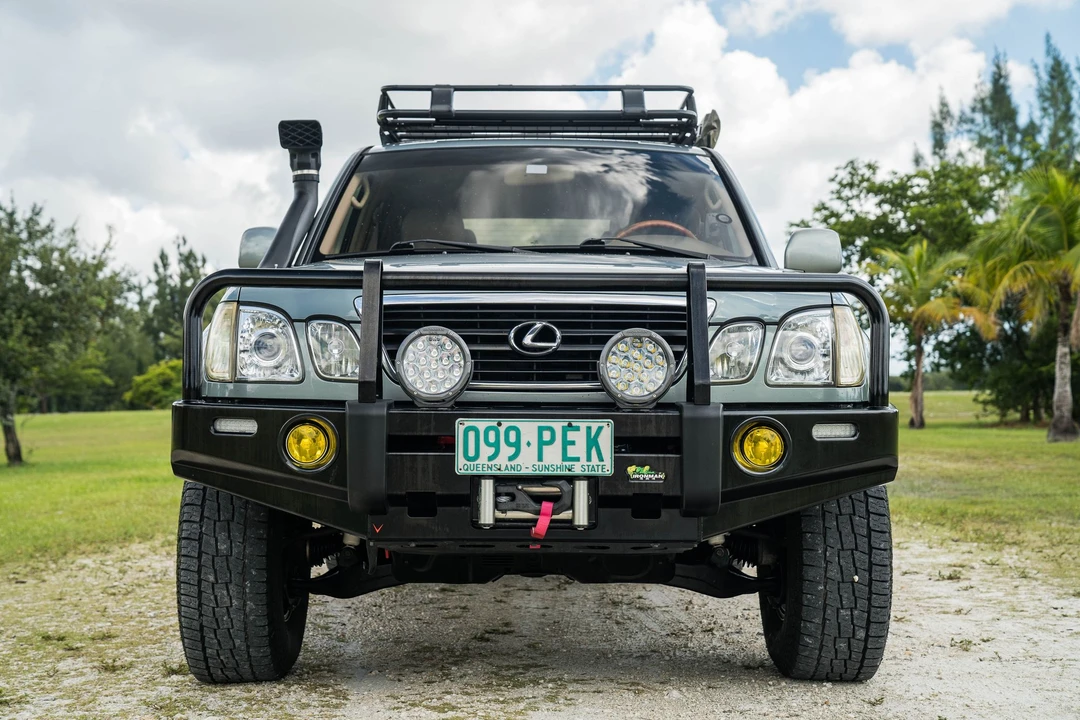 2001 Lexus LX 2nd Gen - Image 8 of 24