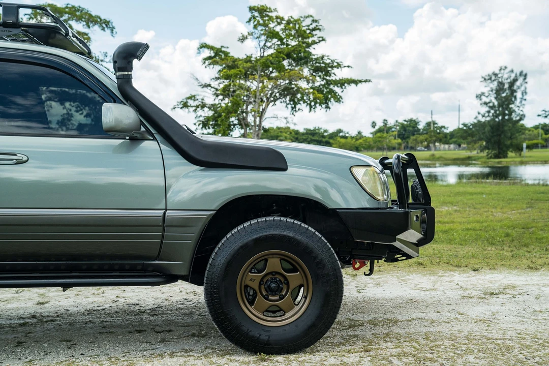 2001 Lexus LX 2nd Gen - Image 11 of 24