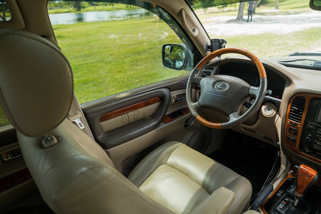 2001 Lexus LX 2nd Gen - Image 13 of 24