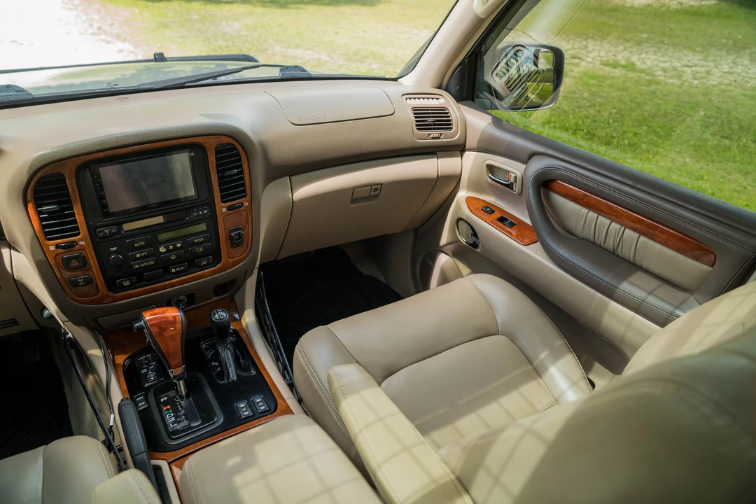 2001 Lexus LX 2nd Gen - Image 14 of 24