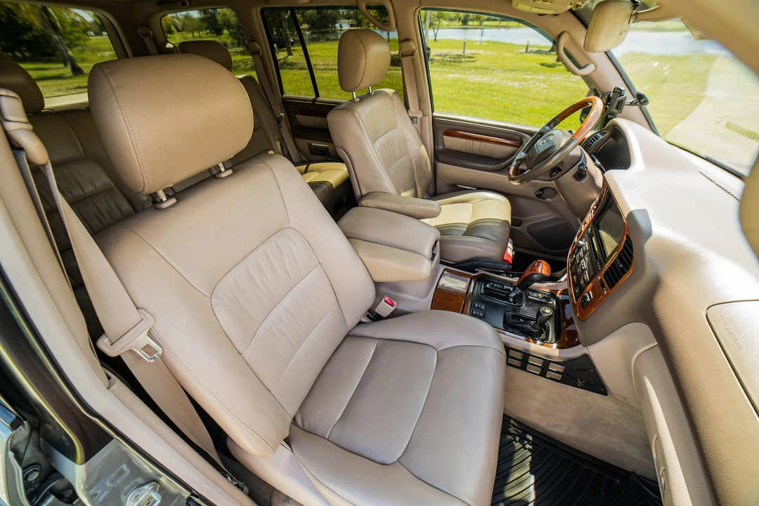 2001 Lexus LX 2nd Gen - Image 18 of 24