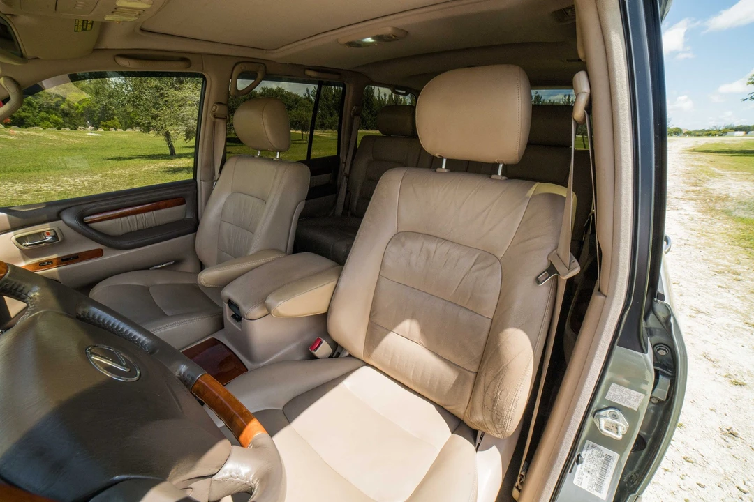 2001 Lexus LX 2nd Gen - Image 19 of 24
