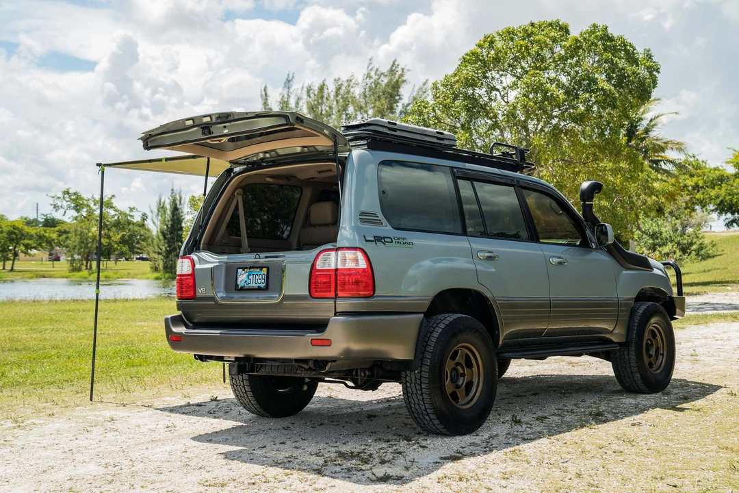 2001 Lexus LX 2nd Gen - Image 23 of 24