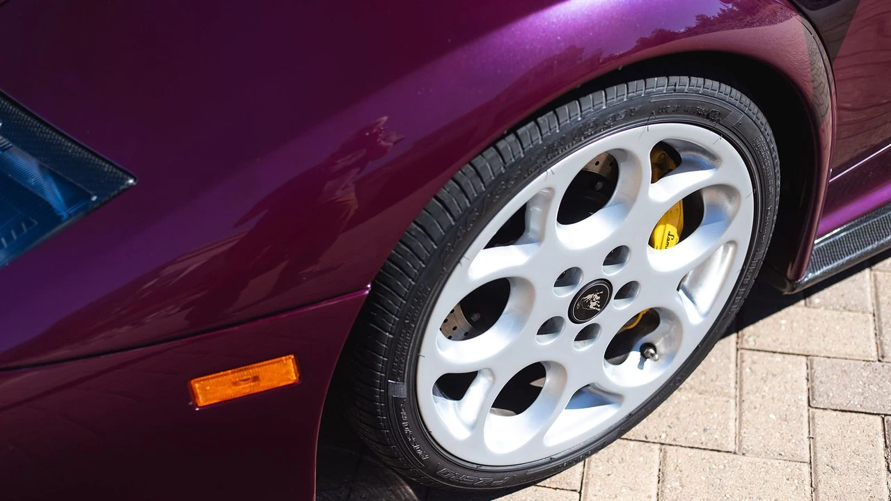 2001 Lamborghini Diablo VT - Image 24 of 31