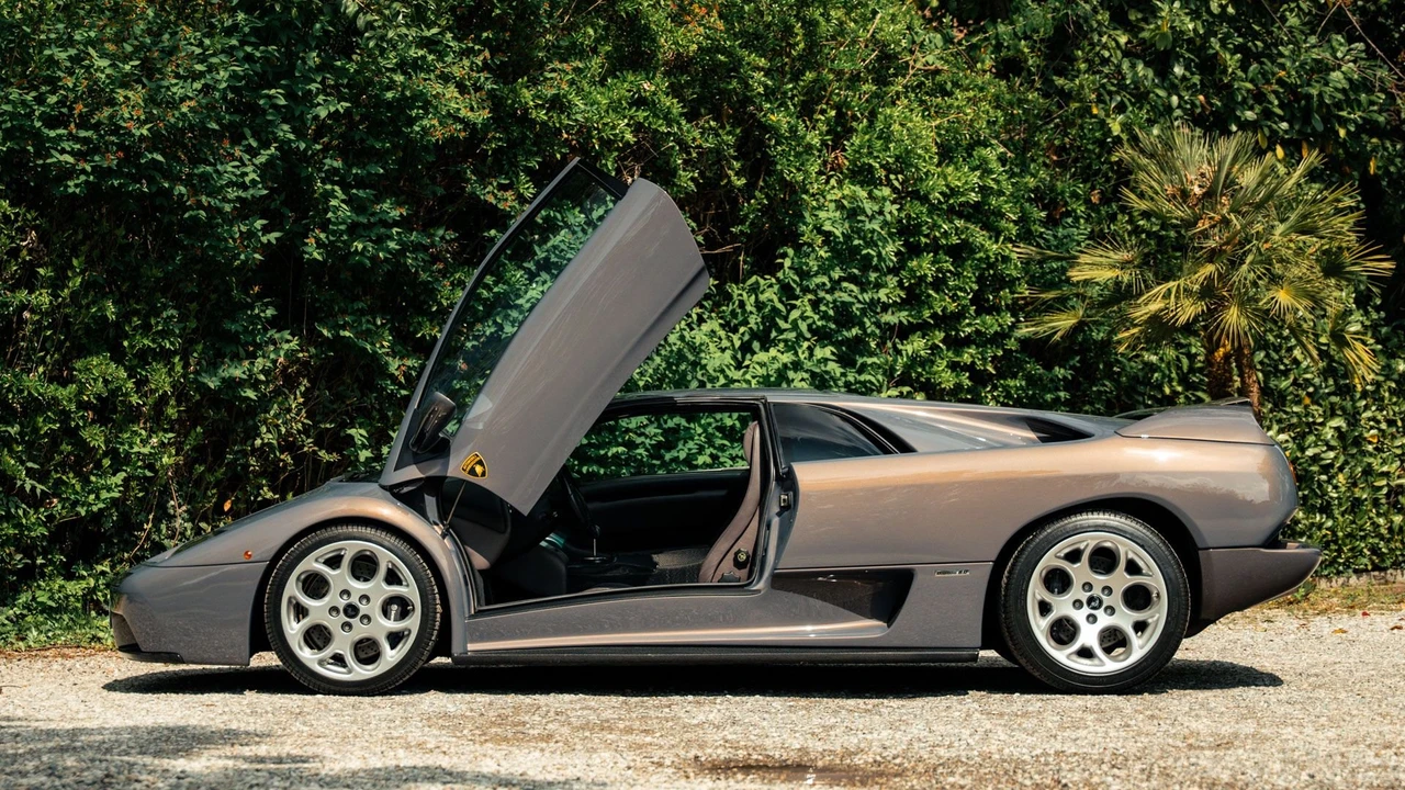 2001 Lamborghini Diablo VT - Image 16 of 31