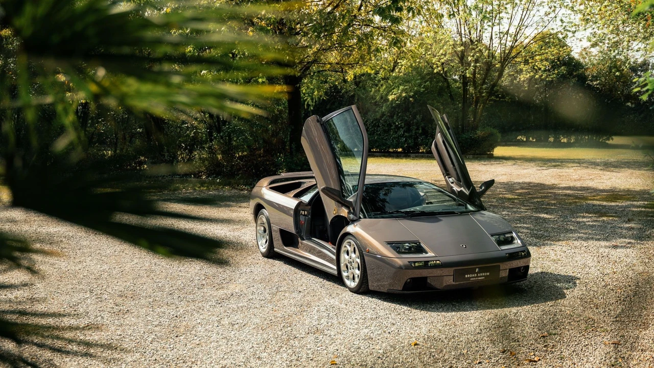2001 Lamborghini Diablo VT - Image 22 of 31