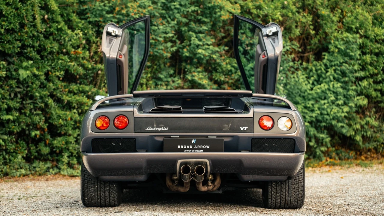 2001 Lamborghini Diablo VT - Image 15 of 31