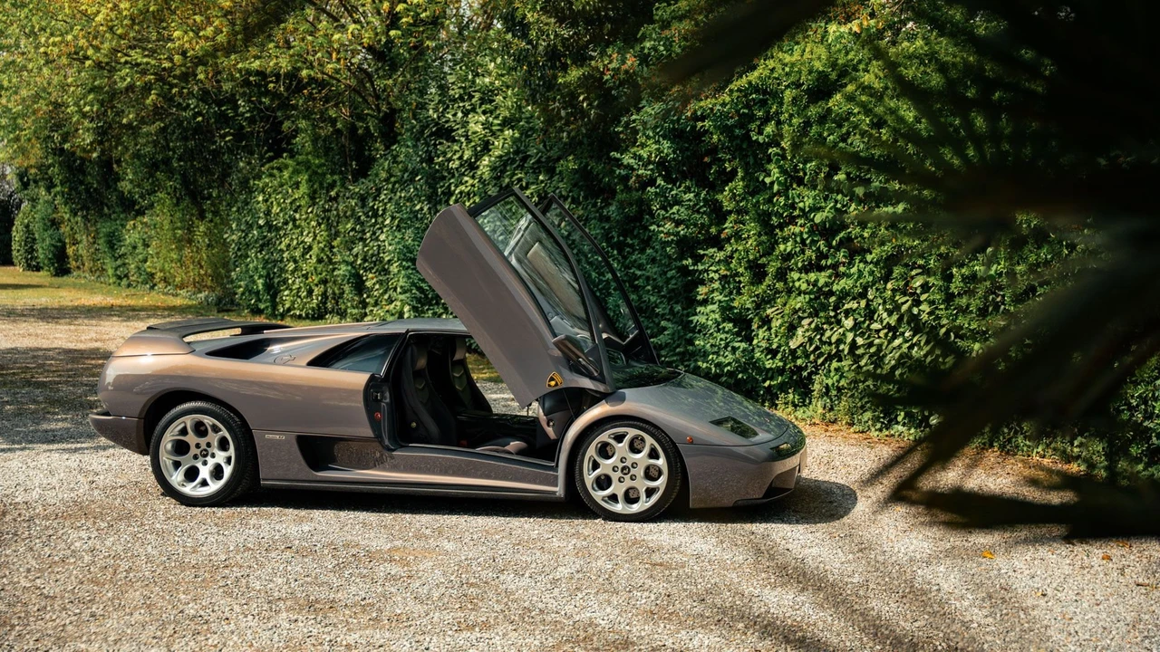 2001 Lamborghini Diablo VT - Image 23 of 31