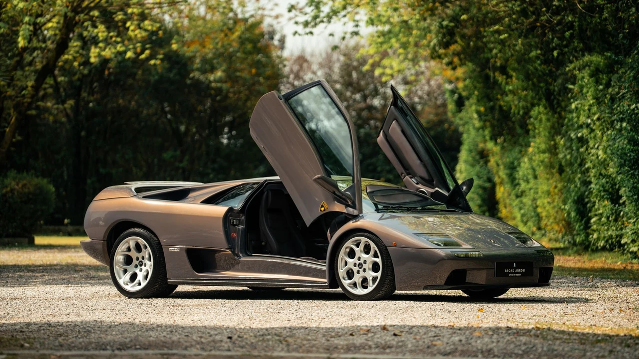 2001 Lamborghini Diablo VT - Image 13 of 31