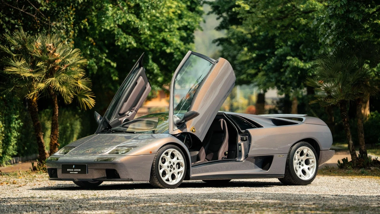 2001 Lamborghini Diablo VT - Image 12 of 31