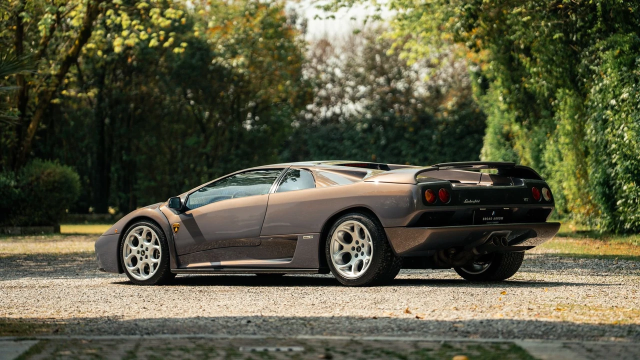 2001 Lamborghini Diablo VT - Image 14 of 31