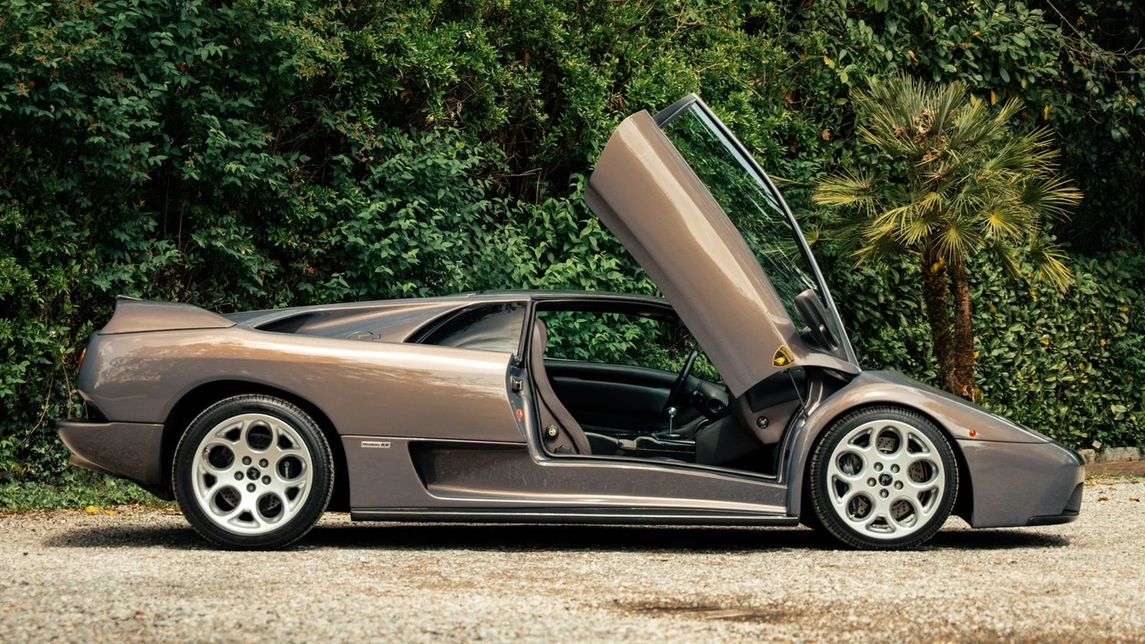 2001 Lamborghini Diablo VT - Image 19 of 31